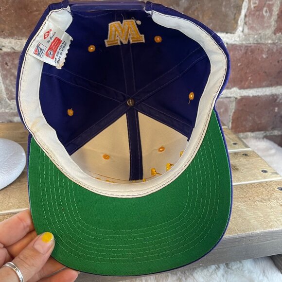 Vintage Washington University Huskies Snap Back Purple Hat - Picture 7 of 9